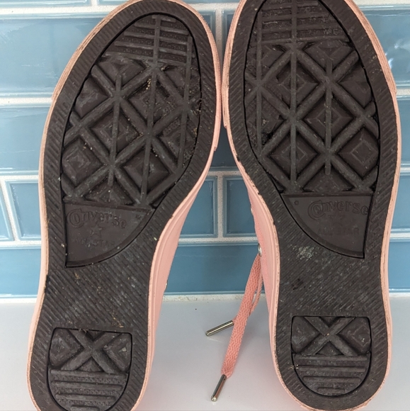 Chuck Taylor low Coral/Peach Converse All Star women's sneakers. - Picture 2 of 6